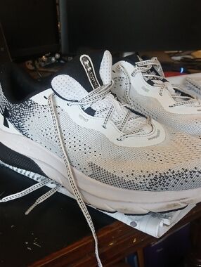 Mens Size 11 Under Armour  Hovr Running Shoes
